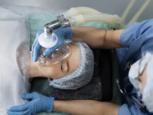 nurse-putting-oxygen-mask-patient